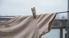 Na oblečení už nebudou žádné stopy po kolíčcích: 4 jednoduchá pravidla pro sušení prádla