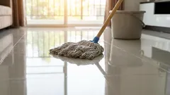 Jaká voda je lepší na mytí podlahy: studená nebo teplá – odpověď odborníka