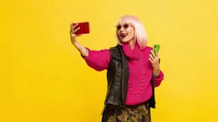 Žena po padesátce si musí uvědomit: 9 věcí, které v žádném případě nesmí nosit