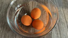 Vejce nikdy po uvaření nevkládejte do studené vody.