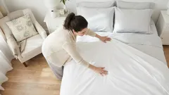 „Neměli byste měnit ložní prádlo každé dva týdny nebo každý měsíc“ – správný interval pro výměnu je překvapivý.